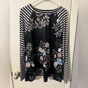 Women’s black flowery shirt
Size L